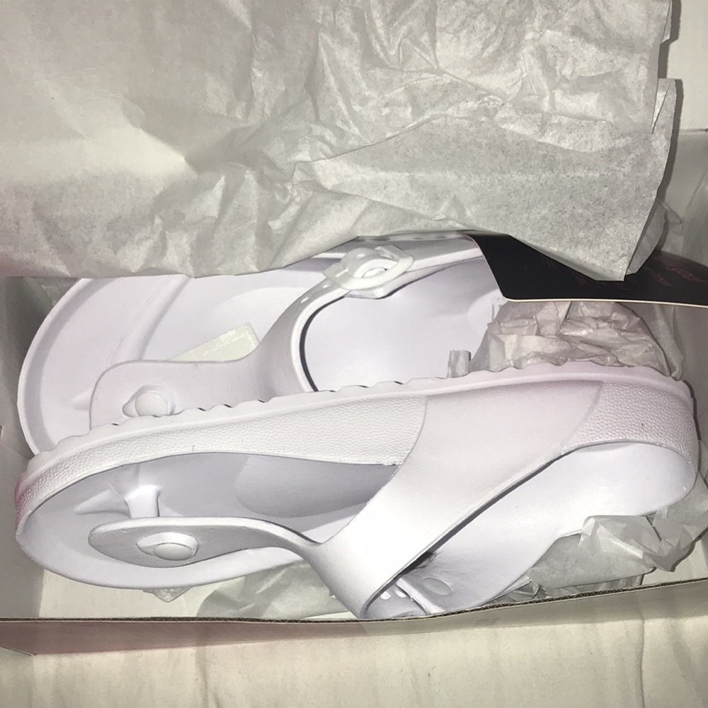 NWT hey girl white sandals size 8